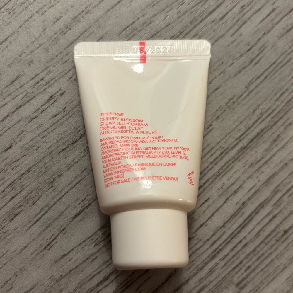 Innisfree Cherry Blossom Glow Jelly Cream - brand new! - Picture 2 of 3